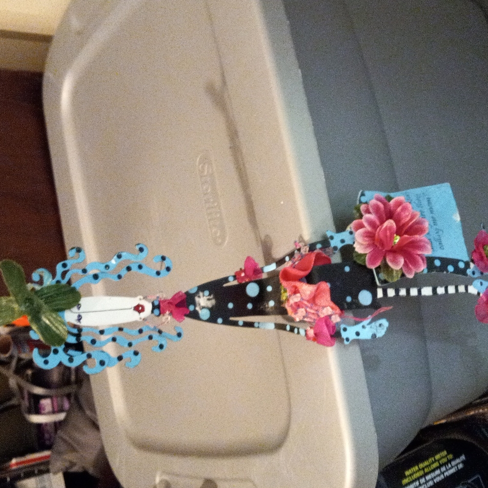 Metal figurine  for shelf